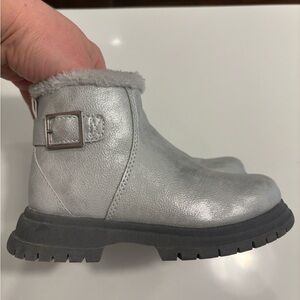 Osh Kosh Girls Size 11T Silver Boots EUC